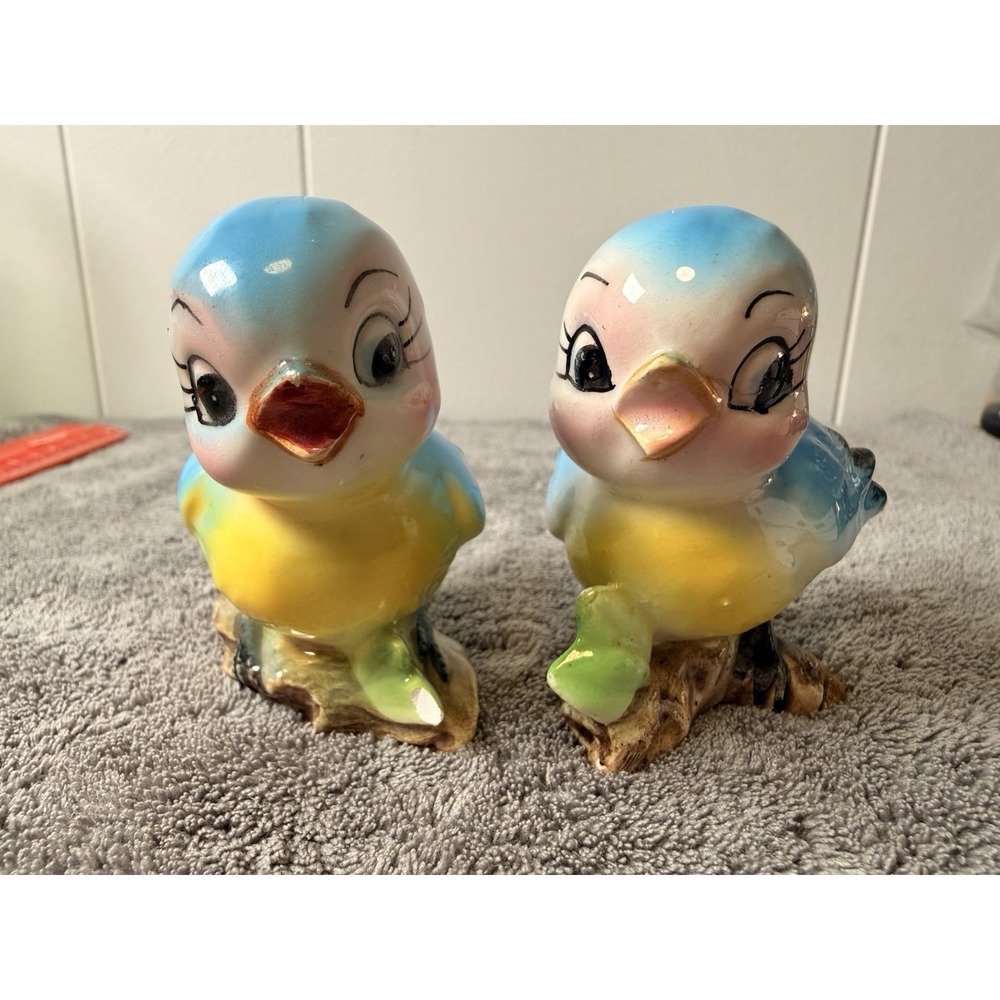 Vintage Norcrest Ceramic Bluebird Chicks Salt & Pepper Shakers Bird Figurines
